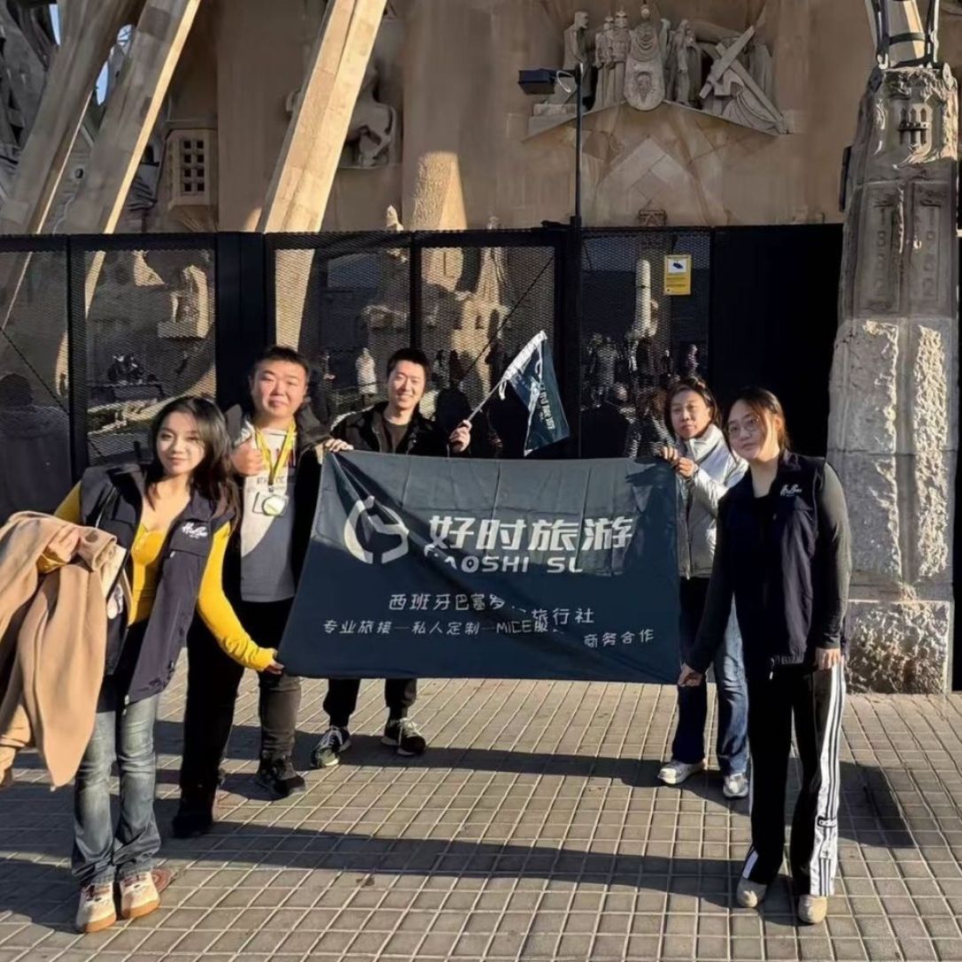 IBERIA CAIXCAR S.L. local tour operations team at Sagrada Família in Barcelona