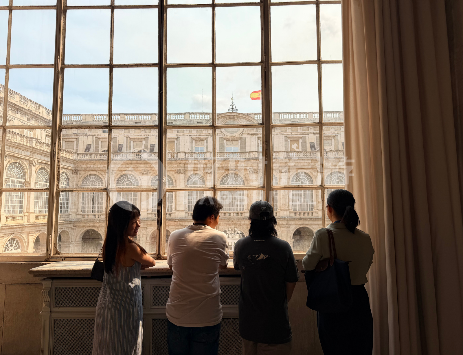 Chinese guided tour inside the Royal Palace of Madrid with IBERIA CAIXCAR S.L.